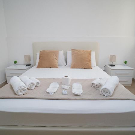 Whitehouse Bed & Breakfast Лече Екстериор снимка
