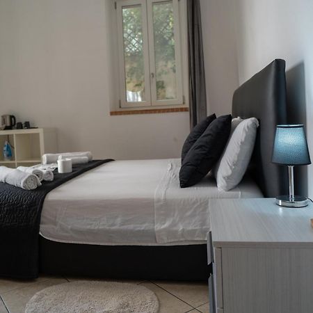 Whitehouse Bed & Breakfast Лече Екстериор снимка