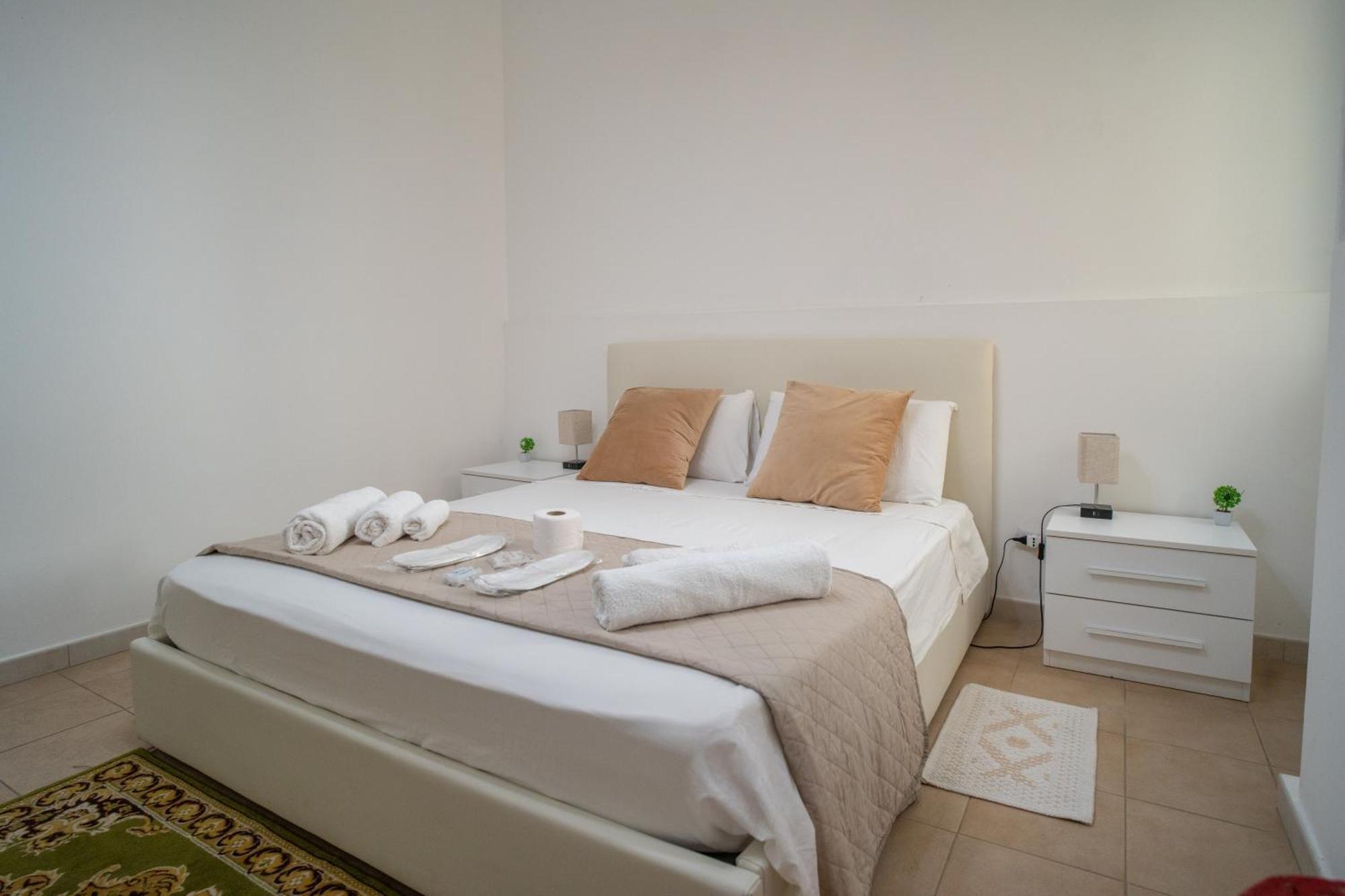 Whitehouse Bed & Breakfast Лече Екстериор снимка