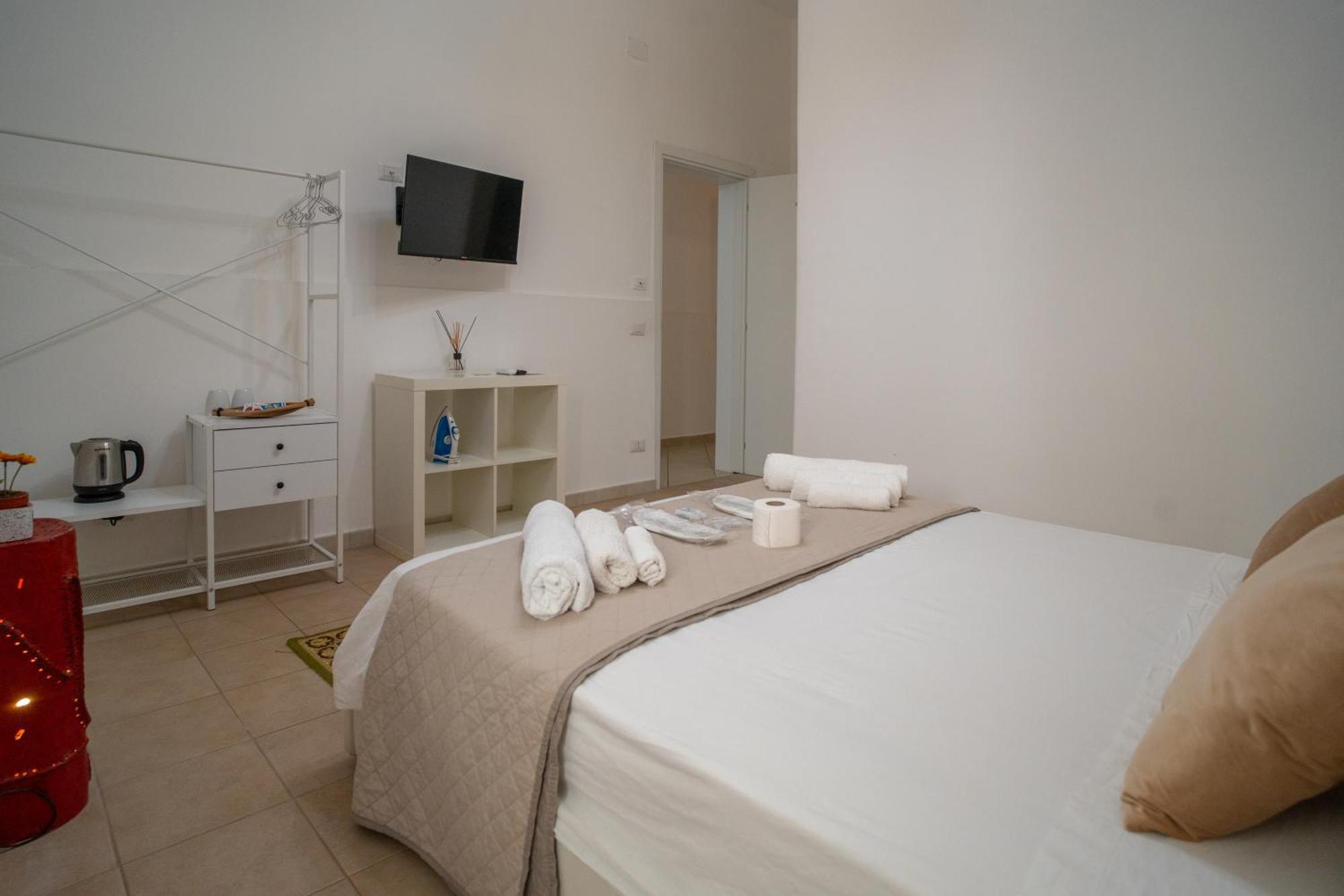 Whitehouse Bed & Breakfast Лече Екстериор снимка