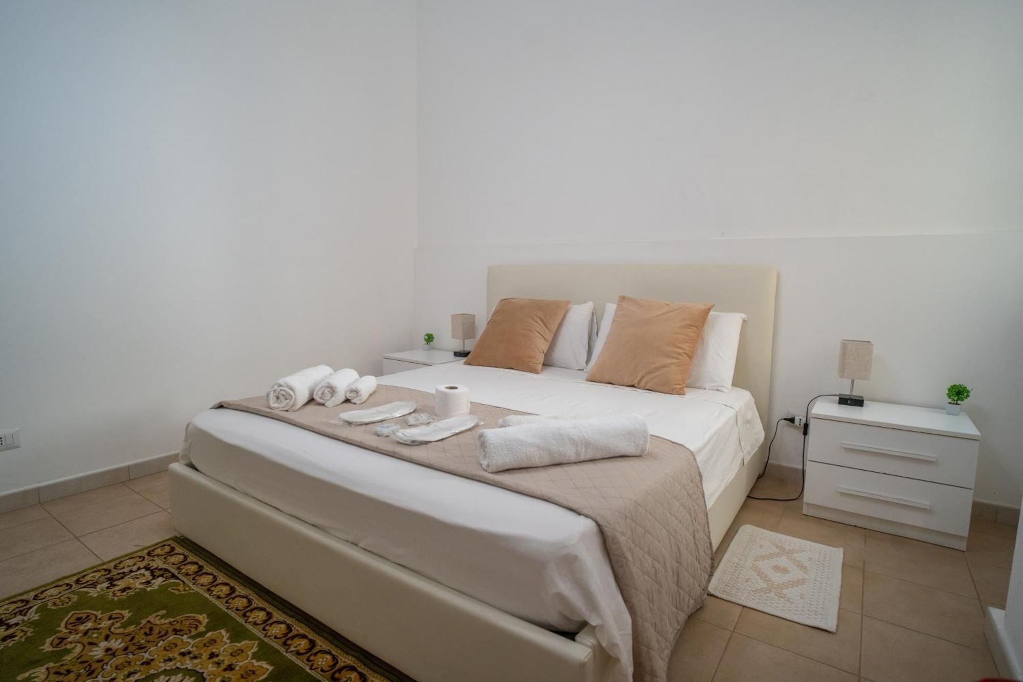 Whitehouse Bed & Breakfast Лече Екстериор снимка