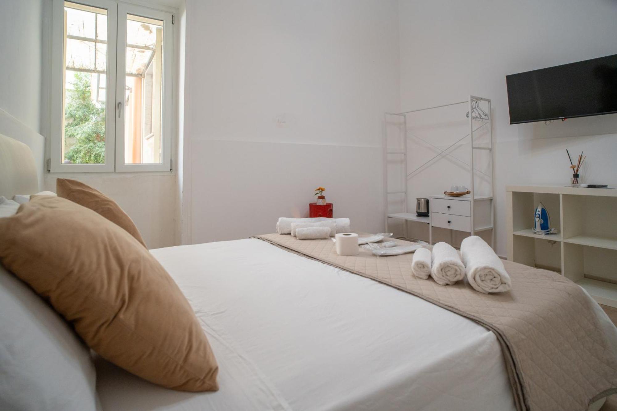 Whitehouse Bed & Breakfast Лече Екстериор снимка