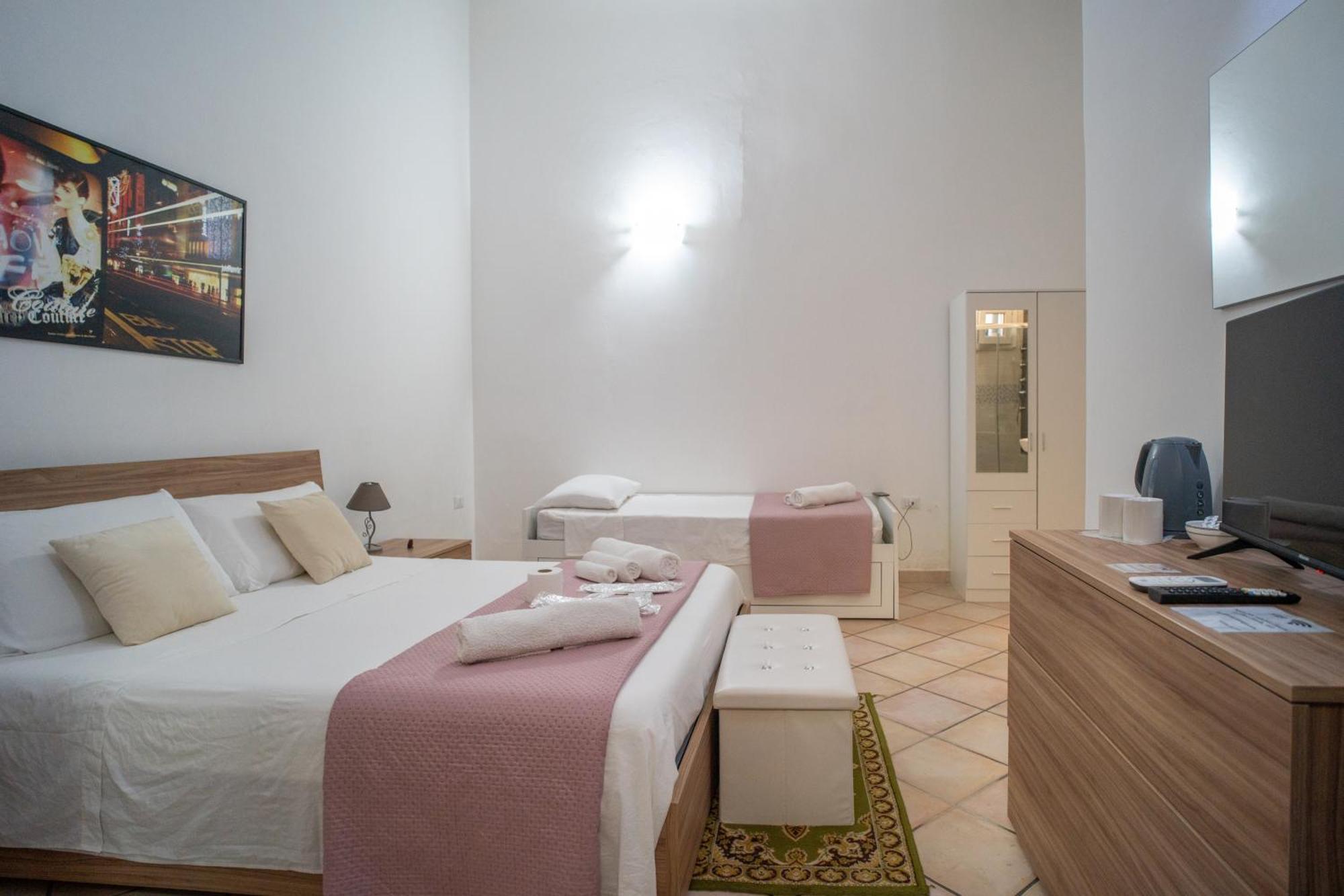 Whitehouse Bed & Breakfast Лече Екстериор снимка