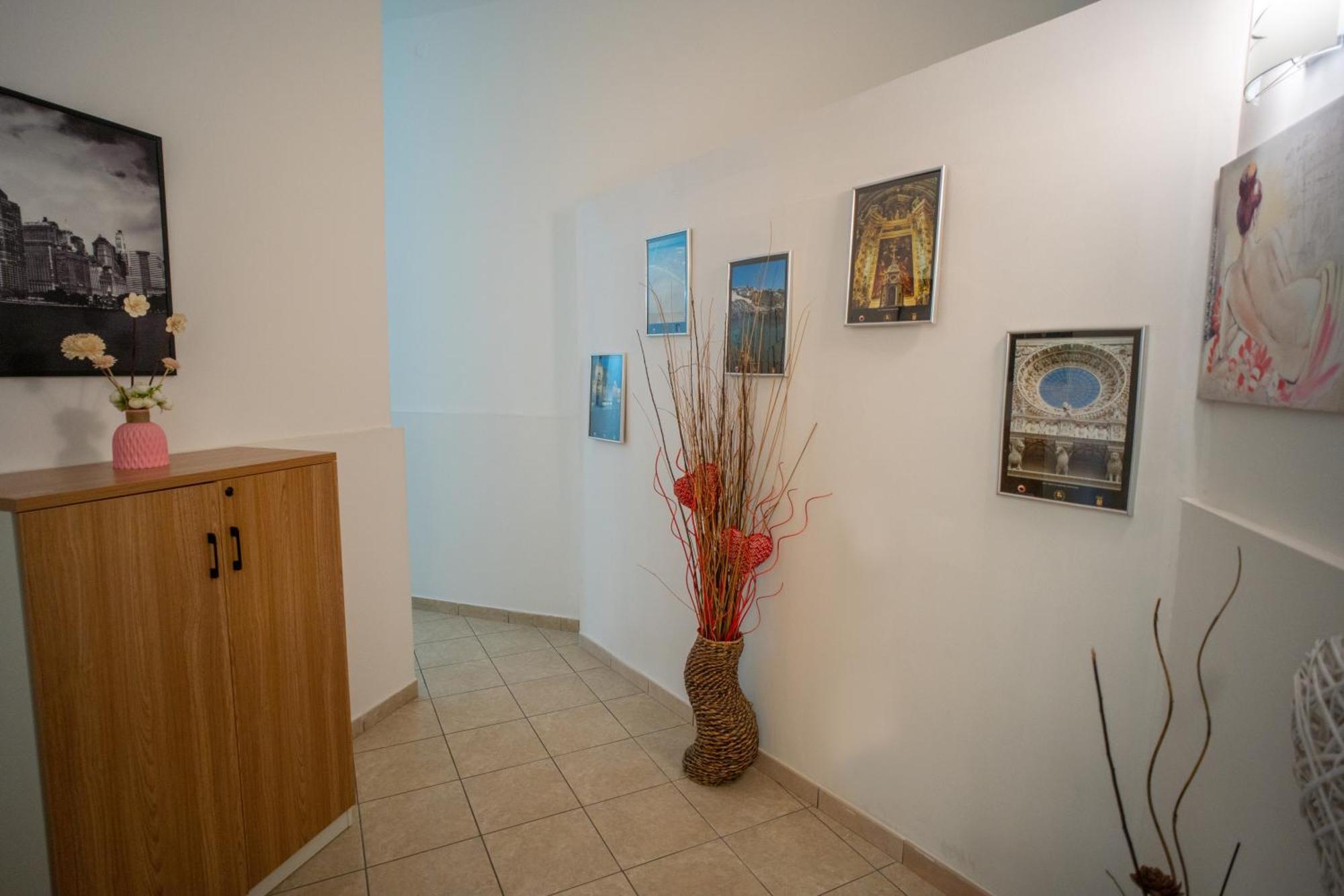 Whitehouse Bed & Breakfast Лече Екстериор снимка