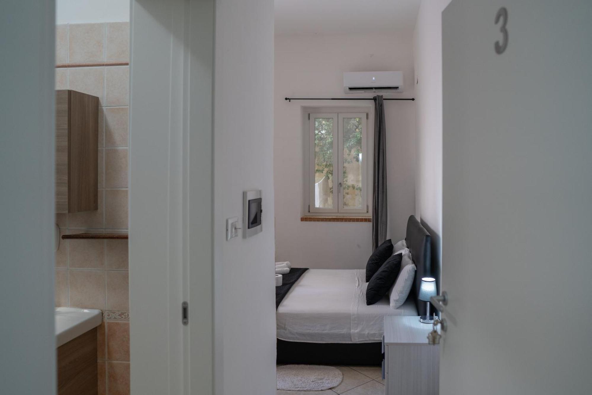 Whitehouse Bed & Breakfast Лече Екстериор снимка