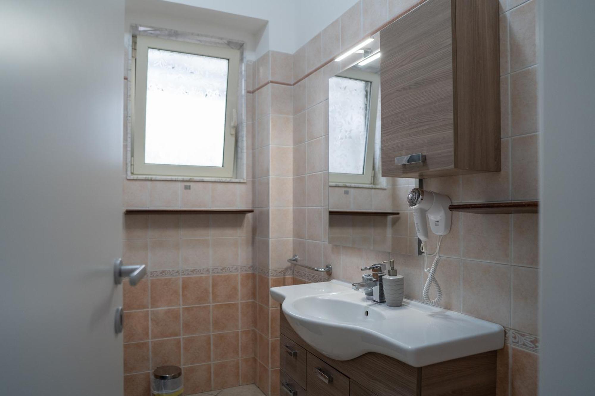 Whitehouse Bed & Breakfast Лече Екстериор снимка