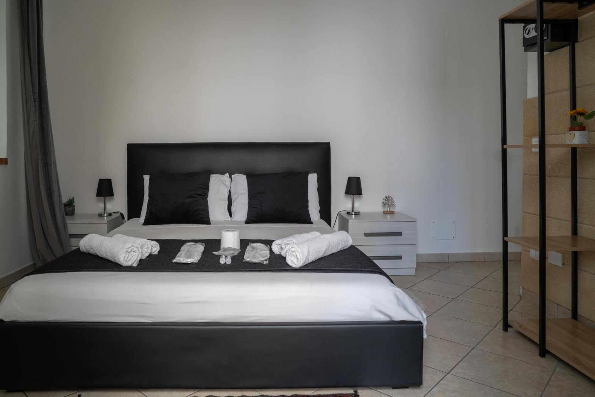 Whitehouse Bed & Breakfast Лече Екстериор снимка